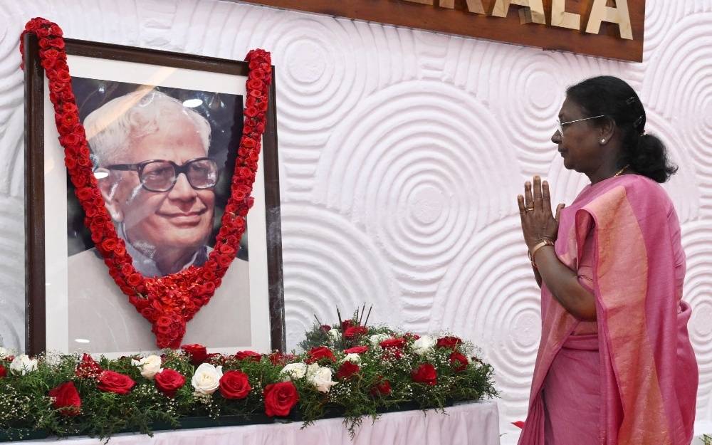 President Murmu Pays Tributes to Former President R. Venkataraman