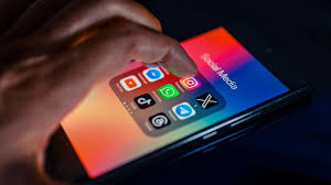Australia ban children from social media ban into force