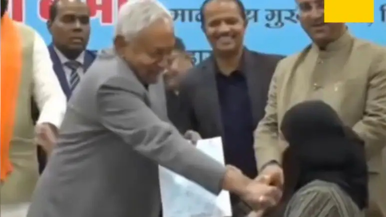 Hijab Row: Giriraj Singh Backs Nitish, Sparks Fresh Outrage