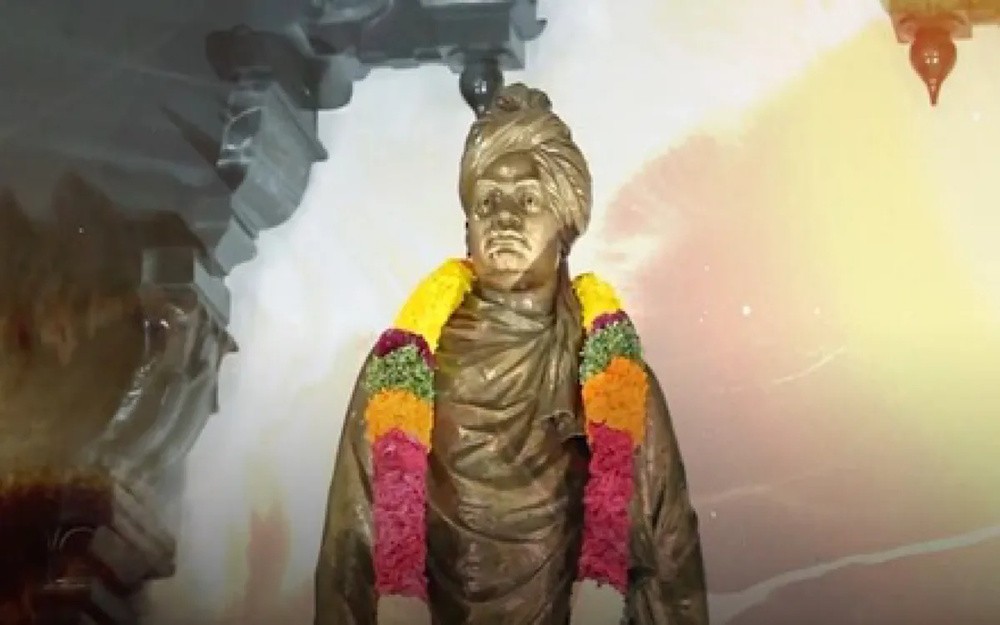 PM Modi Pays Tribute to Swami Vivekananda on National Youth Day