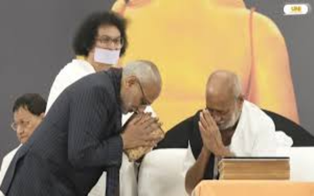 “Dharma Can Never Be Destroyed,” says VP at Morari Bapu’s Ram Katha