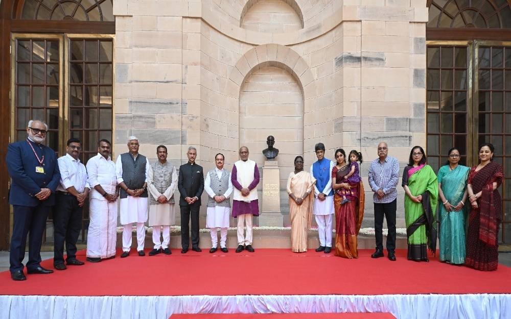 President Murmu Unveils Rajaji Bust at Rashtrapati Bhavan