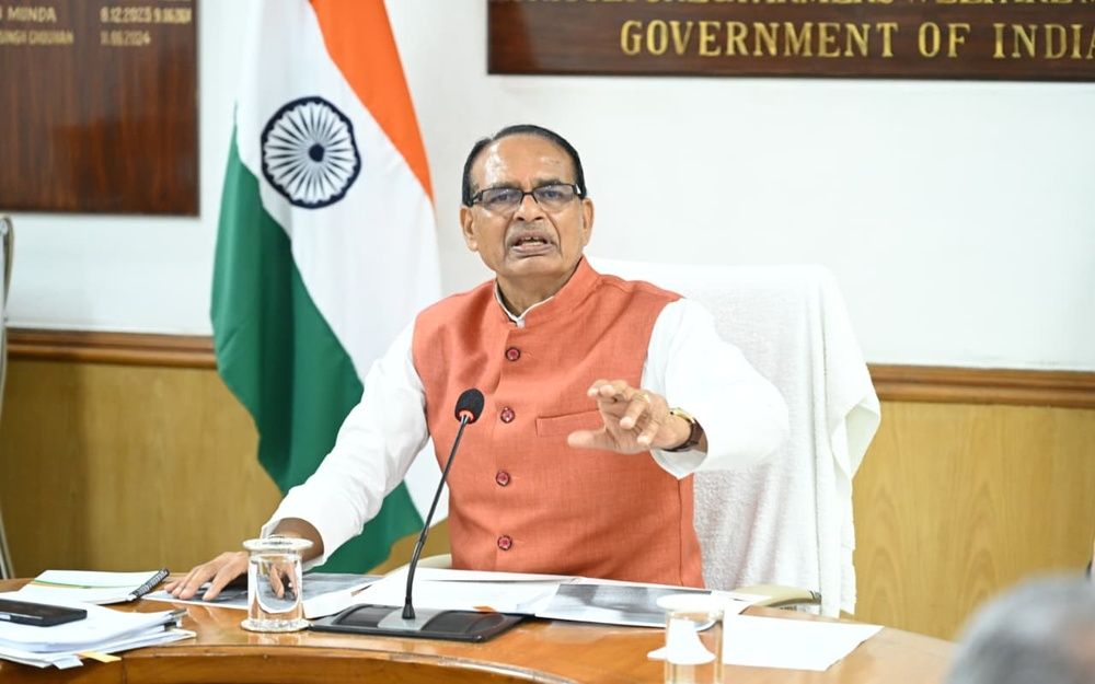 Chouhan Reviews Rabi Sowing, Prices at Krishi Bhawan