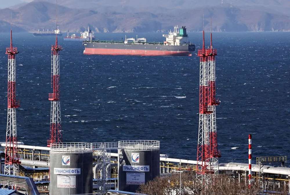 US Urges India to Take Russian Oil Cargoes Waiting for China