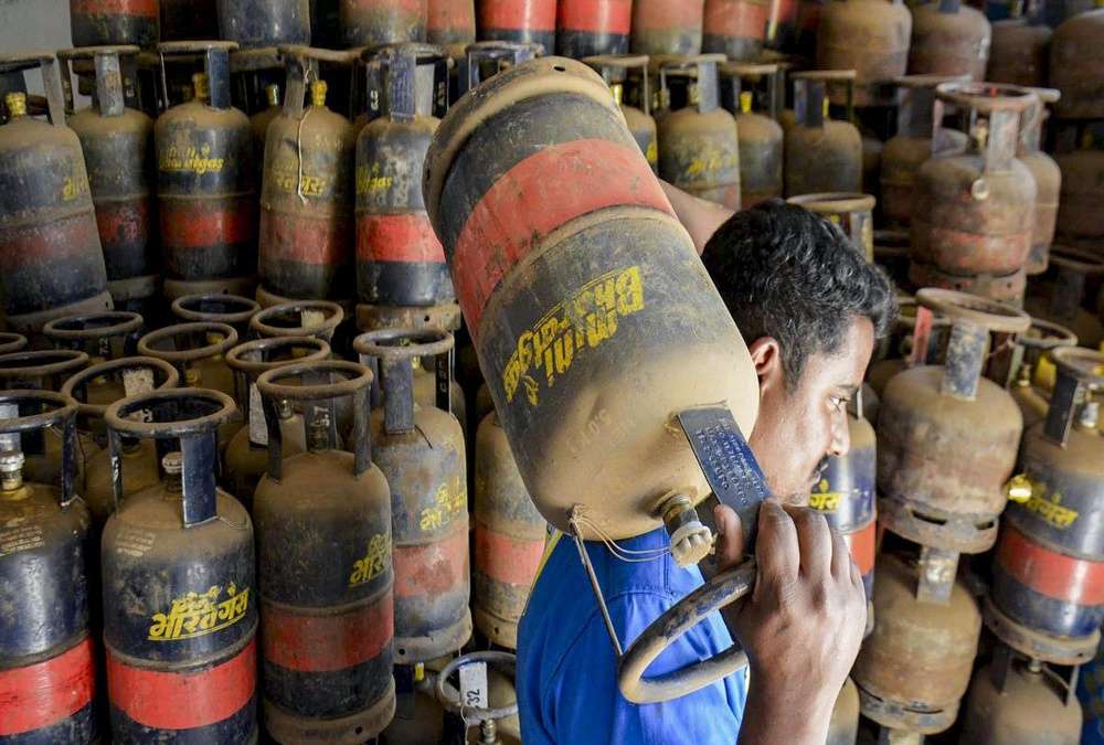 Centre Alerts States to Monitor LPG Supply Amid War Fears
