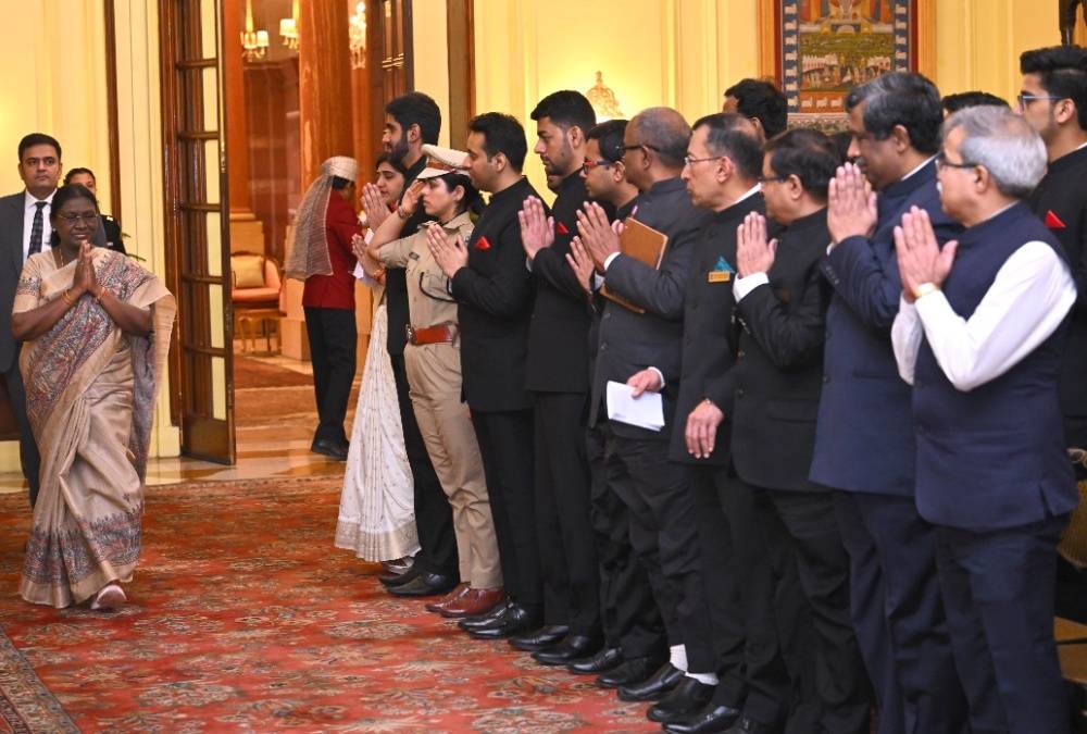 President Murmu Meets Railways, Engineering Officers