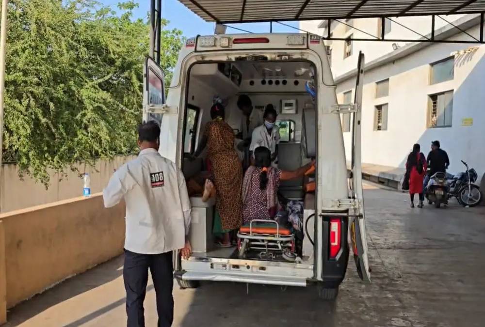 6 Killed as Pickup Van Overturns in Gujarat’s Valsad