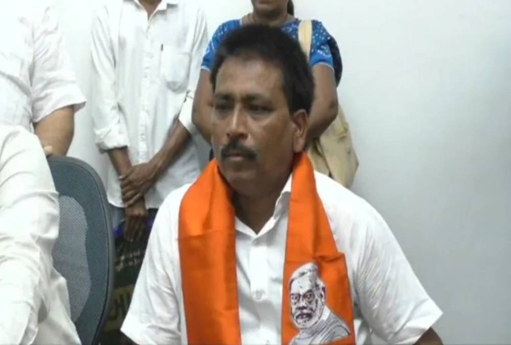 BJP Fields Office Peon in Mehsana Polls
