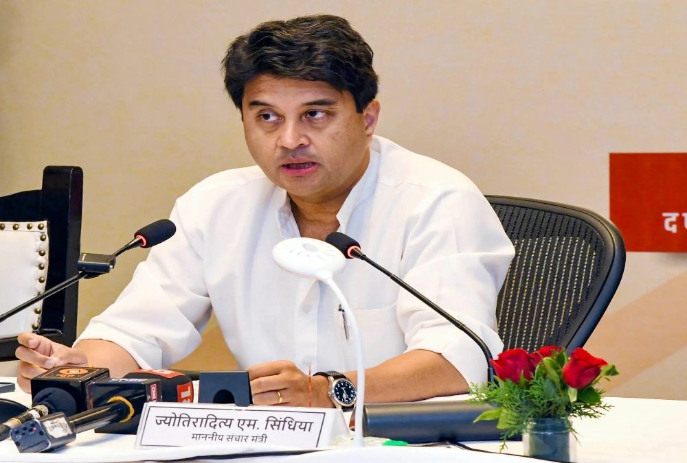 Scindia Urges Citizens to Avoid Petrol, Diesel Vehicles
