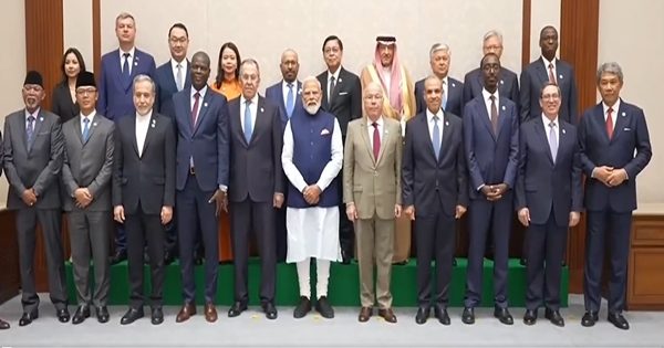 Russian Foreign Minister Lavrov Calls on PM Modi