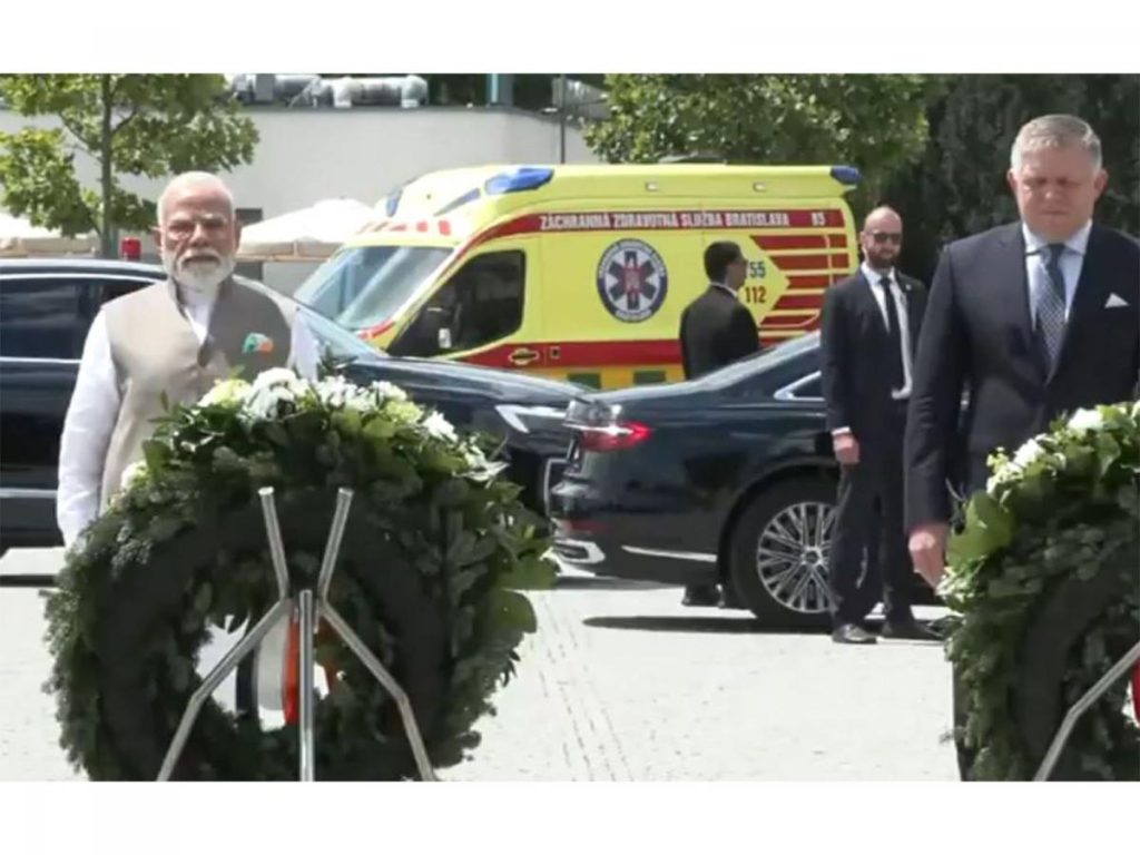 PM Modi Pays Tribute at Slovakia’s Tomb of the Unknown Soldier