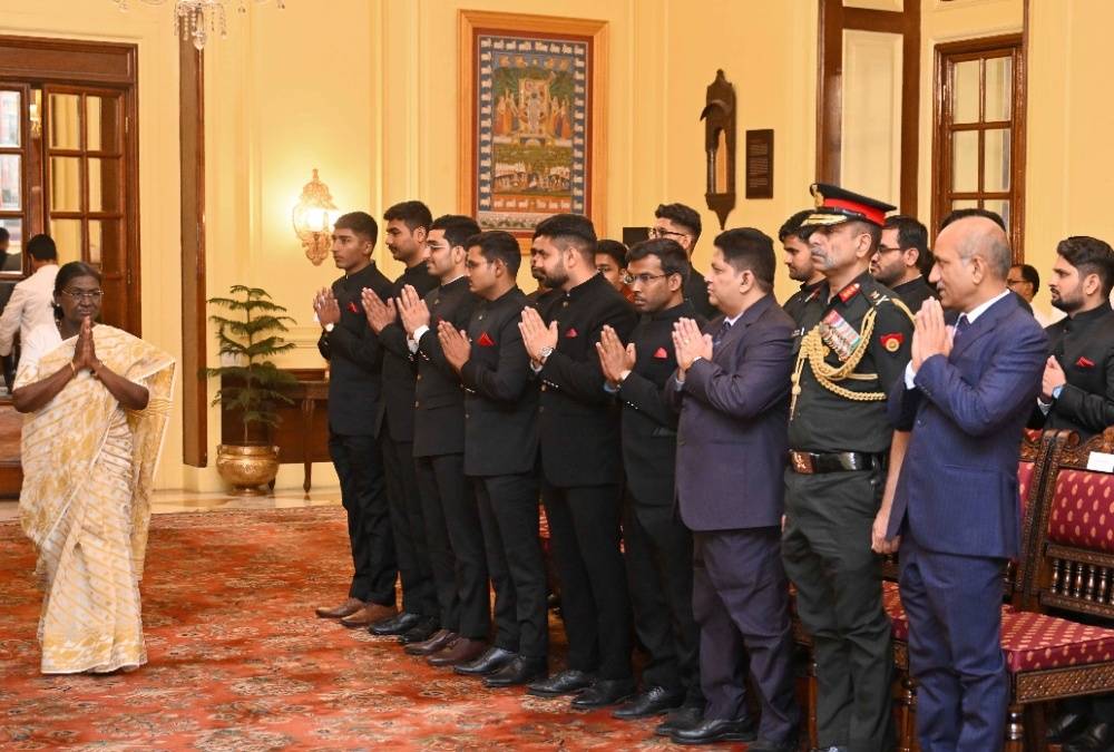President Murmu Urges MES Officers to Drive Self-Reliance