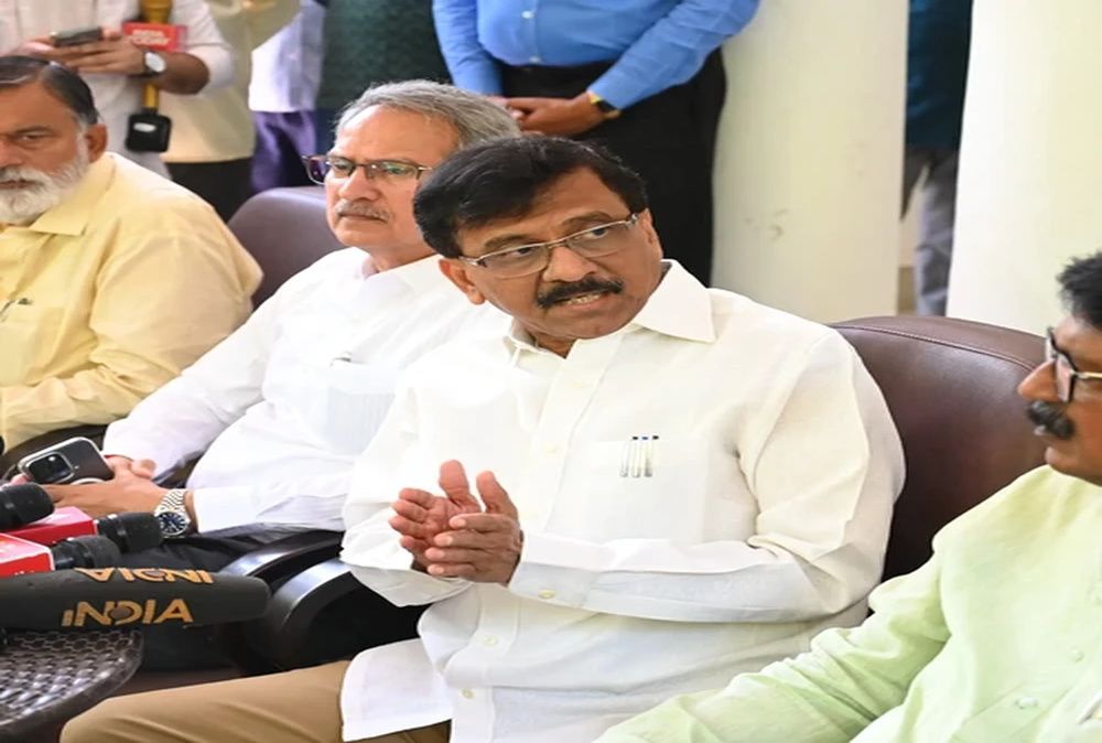 Saamana Alleges ‘₹500 Cr Operation’ Behind Sena MP Defections