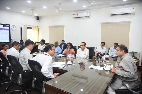 Gadkari Reviews Key Logistics Projects, Seeks Faster Execution