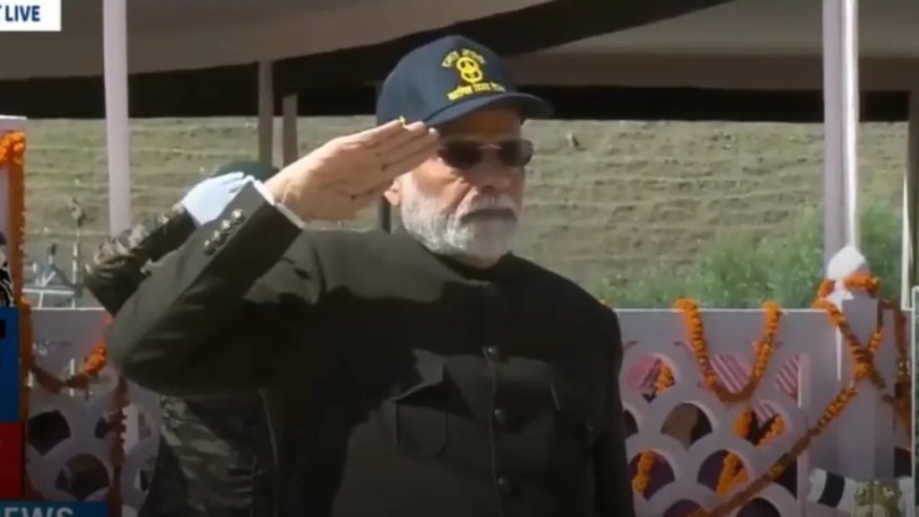 PM Modi Pays Tribute to Kargil Heroes on Vijay Diwas