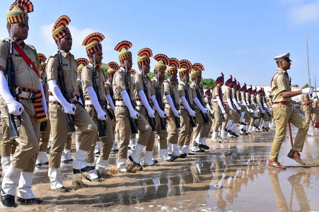 1,057 Police, Security Personnel Receive Independence Day Medals