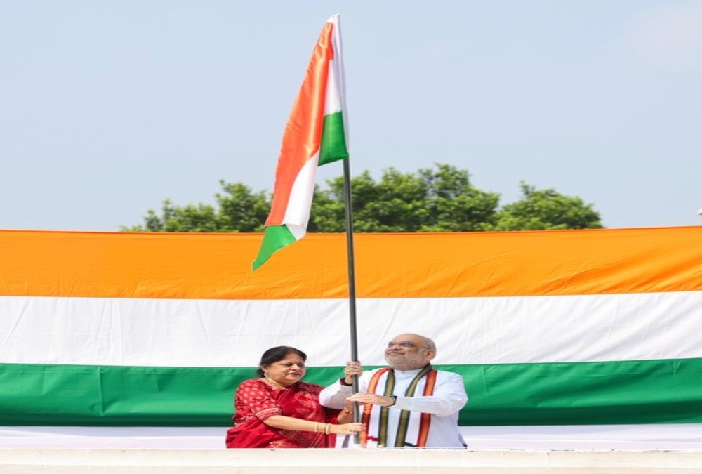HM Amit Shah Hoists Tricolour Under Har Ghar Tiranga