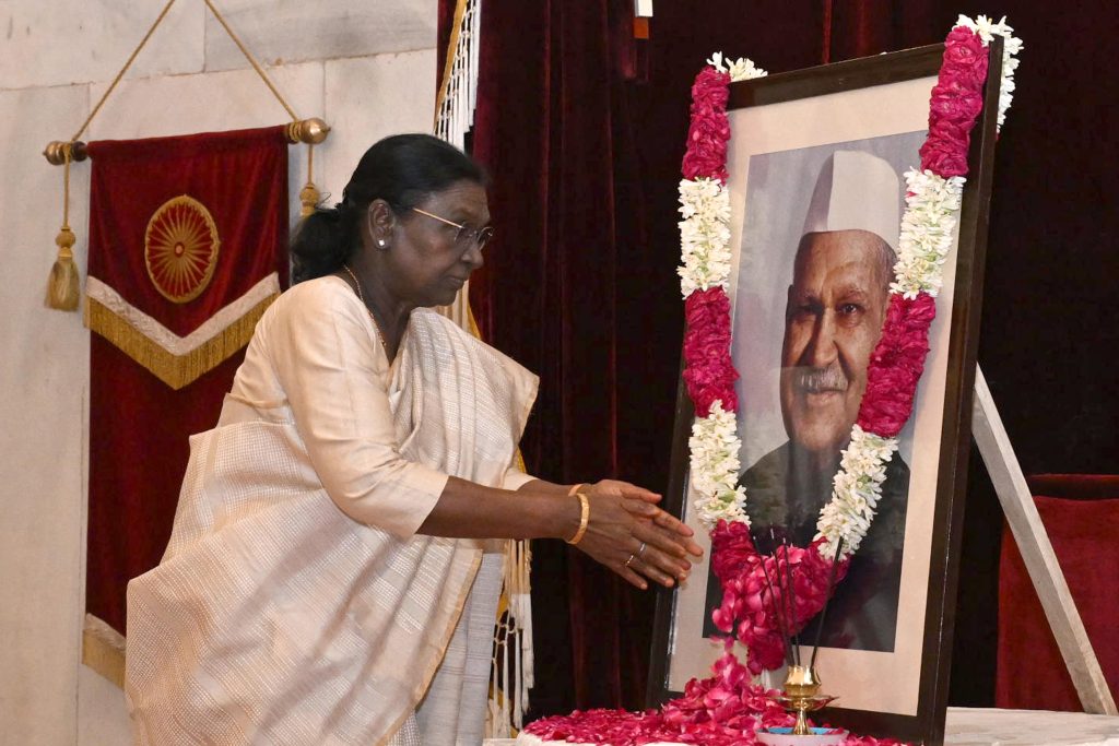 President Murmu Pays Tribute to Dr Shanker Dayal Sharma