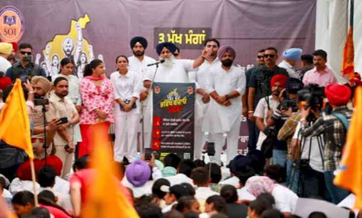 Badal Challenges Kejriwal to Debate on Punjab Paper Leaks