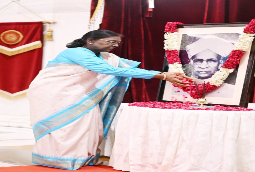 President Murmu Pays Tribute to Dr Radhakrishnan